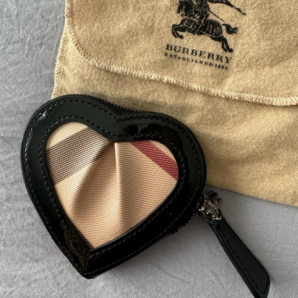 Burberry coin wallet